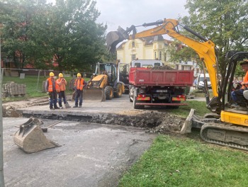 Zemní práce při rekonstrukci potrubí v Novém Jičíně
